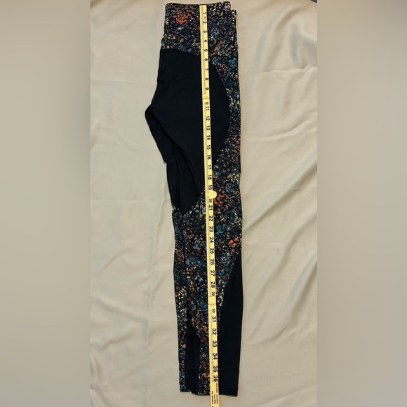 Lululemon Wake & Train Tight *28" in Black/Flowerescent Multi - Size 8 - Picture 12 of 12